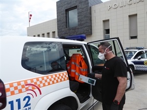 Desinfección del coche de Protección Civil La Nucía