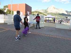 En la entrada y salida a la plaça-Auditori de Les Nits contempla medidas de distanciamiento social y de autoprotección establecidas