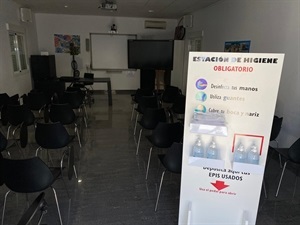 Medidas de protección a la entrada de la sala