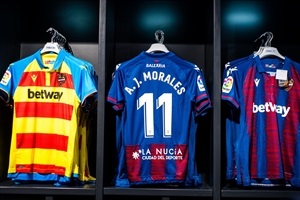 Camisetas del Levante UD ya serigrafiadas con el logo nuciero