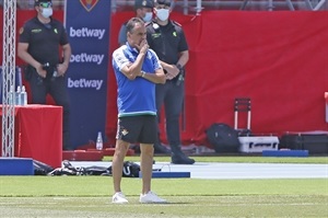 Alexis Trujillo, entrenador del Betis, en un momento del partido