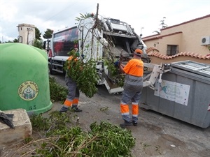 Operarios de FOBESA, empresa concesionaria de limpieza viaria y recogida RSU