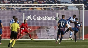 Espectacular remate de espuela de Isak en el 0-1 para la Real Sociedad