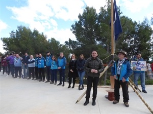 Vicent Devesa, coordinador Grup Scout La Nucía y Bernabé Cano, alcalde de La Nucía en el XXVII aniversario del grup Scout La Nucía