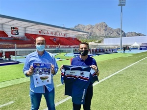 Edu Granell, representante del Samp Camp y Bernabé Cano, alcalde de La Nucía, en la presentación del Campus