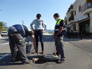 Desinsectación en la avenida Porvilla