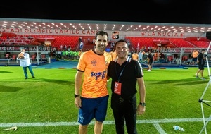 David Albelda, entrenador del Atzeneta UE, junto a Bernabé Cano, alcalde de La Nucía