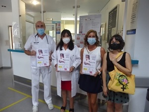 Gonzalo Merino, coord. Centro de Salut de La Nucía, Marian González, trabajadora social del Centro de Salud. Caridad Rodríguez, técnica de Igualdad junto a Gemma Márquez, concejala de Igualdad