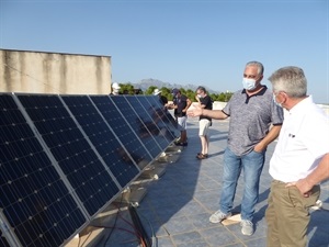 Las clases prácticas como teóricas se imparten en las aulas y talleres de energías alternativas de la Escuela de Oficios de La Nucía, ubicados en el Almacén Municipal