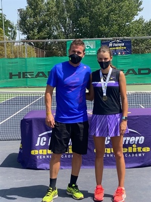 En agosto se proclamó campeona autonómica junior femenina de tenis