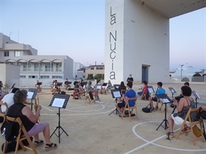 Anoche tuvo lugar el último de los ensayos de la Unió Musical de La Nucía en la plaça-Auditori de Les Nits