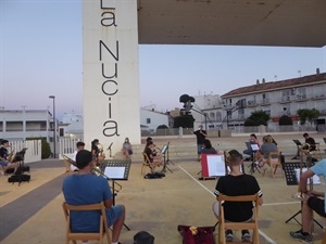 La concejalía de Cultura ha facilitado a la Unió Musical la posibilidad de realizar estos ensayos en este espacio municipal al aire libre