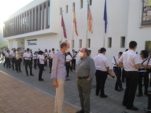 Francesc Sempere, director de l´Auditori y Pedro Lloret, concejal de Cultura en la plaça de l´Almàssera