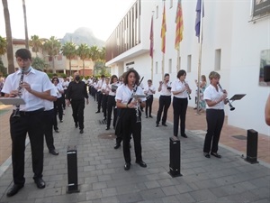 Ramón Lorente, director de la Unió Musical minutos antes de iniciar el Pasacalles