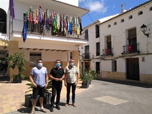 Las Banderas de las Penyas también están ya en el balcón del Ayuntamiento