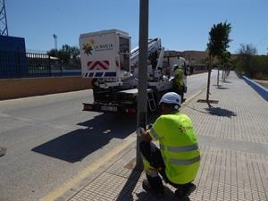 Se cambian las actuales luminarias de 150 Watios por luminarias de 32 watios con tecnología LED