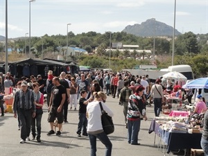 Vista general del Rastro de La Nucía en el carrer Villajoyosa