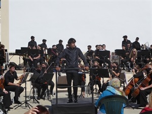 El director Francisco Maestre agradeciendo la implicación de tod@s para sacar adelante el concierto