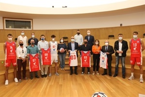 En la presentación han participado el rector de la UA, vicerectores y representantes de la UA y Fund. Lucentum, así como Vicent Martines. Director Seu Univ La Nucía, Bernabé Cano, alcalde de La Nucía y los concejales Sergio Villalba, Bernabé Cano