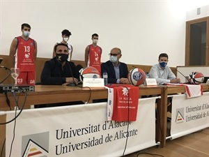 Bernabé Cano, alcalde de La Nucía, durante su intervención