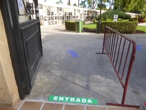 Entradas y salidas delimitadas en el cementerio nuevo de La Nucía