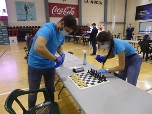 En este Open se aplicaron los protocolos estipulados con el objetivo de garantizar un “espacio deportivo seguro” y se limpiaron tableros,fichas, mesas y sillas, después de cada partida