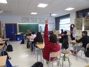 Se trata de una charla participativa con preguntas de l@s estudiantes