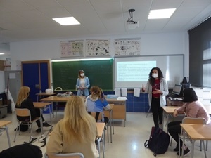 L@s alumn@s de 4º ESO del IES La Nucía han participado en el taller formativo “Bajo el prisma de las nuevas masculinidades”