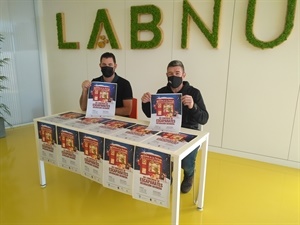 Fredrerik Herweijer, concejal de Comercio y Juan Andrés Montiel, pte. AECNU en la presentación del concurso