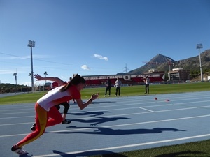 Entrenando las salidas en el Estadi Olímpic Camilo Cano