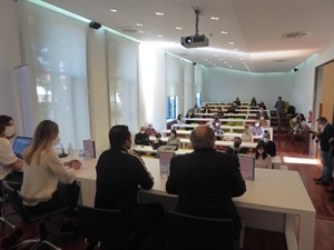 La presentación se desarrolló en el Aula Magna de la Seu Universitària, con aforo limitado