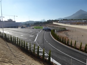 La plantación de cipreses abarca todo el perímetro