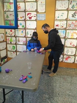 En este taller se elaboraron pelotas para poder realizar después una actividad circense