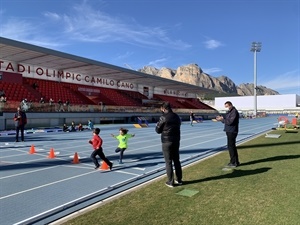 La Escuela de Atletismo y la concejalía de Deportes han organizado esta segunda jornada en la que han participado 50 niños y niñas