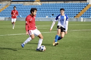 El dominio del balón del CF La Nucía no tuvo premio y se llevó una contundente derrota