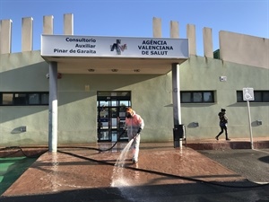 Entrada del Consultorio de Salud de Pinar de Garaita