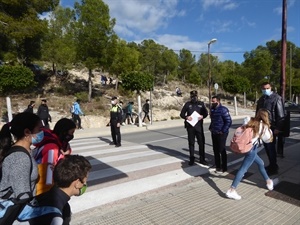 La salida de los centros escolares se realiza de forma escalonada y por diferentes puertas