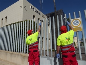 Pintores de los Servicios Técnicos con los nuevos uniformes