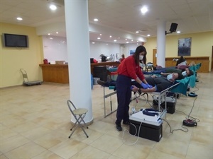 Los requisitos para donar sangre son ser mayor de 18 años y pesar más de 50 kilos