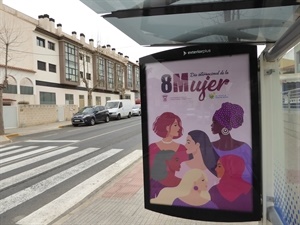 Marquesina con el cartel del "Día Internacional de la Mujer"