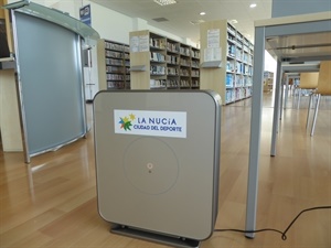 La Biblioteca Municipal cuenta con varios purificadores para reducir al máximo el riesgo de contagios