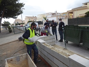 Pepe Cano, concejal de Serv. Técnicos y Bernabé Cano, visitando las obras del carrer Matisse