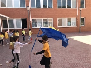 Carrera de Relevos en el patio del Colegio Sant Rafel