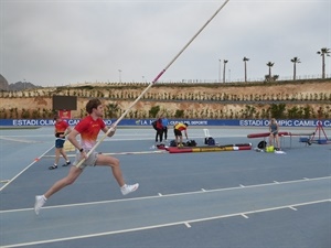 El campeón de España Adrián Vallés durante uno de sus entrenamientos en La Nucía