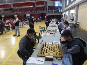 EL GM Pepe Cuenca durante una de las partidas del Open Internacional de Ajedrez en La Nucía