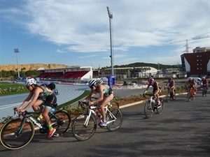 Todo el sector de bicicleta por los viales de la Ciutat Esportiva y Estadi Camilo Cano