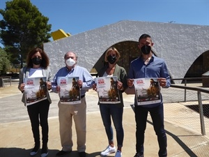 Los dos directores del Campus: Vigela Lloret y Fede Carreres, Mª Jesús Jumilla, concejala de Turismo y Pedro Lloret, concejal de Cultura.