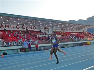 Aauri Bokesa en la última posta del 4x400 metros ayer en La Nucía