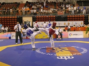 Combate femenino sub21 en el Pabellón Camilo Cano