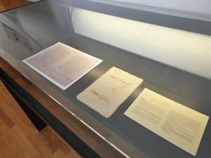 Los documentos de la "Fundación de La Nucía en 1705" y de la "Entrega a Jordi de Sant Jordi de los señoríos de  La Nucía, Polol y Xirles, 1423"